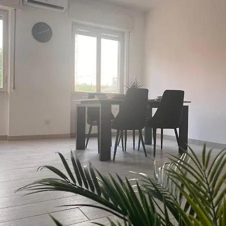 Shining House In Milánó