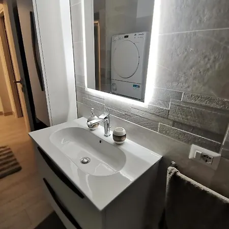 Shining House In Apartman *