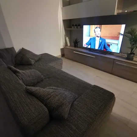 Shining House In Apartman