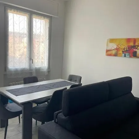 Shining House In Apartman